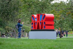 [Robert Indiana][0], _Imperial LOVE_ (1966–1971). Courtesy Waddington Custot. Frieze Sculpture, The Regent's Park, London (14 September–13 November 2022). Courtesy Frieze.


[0]: https://ocula.com/artists/robert-indiana/